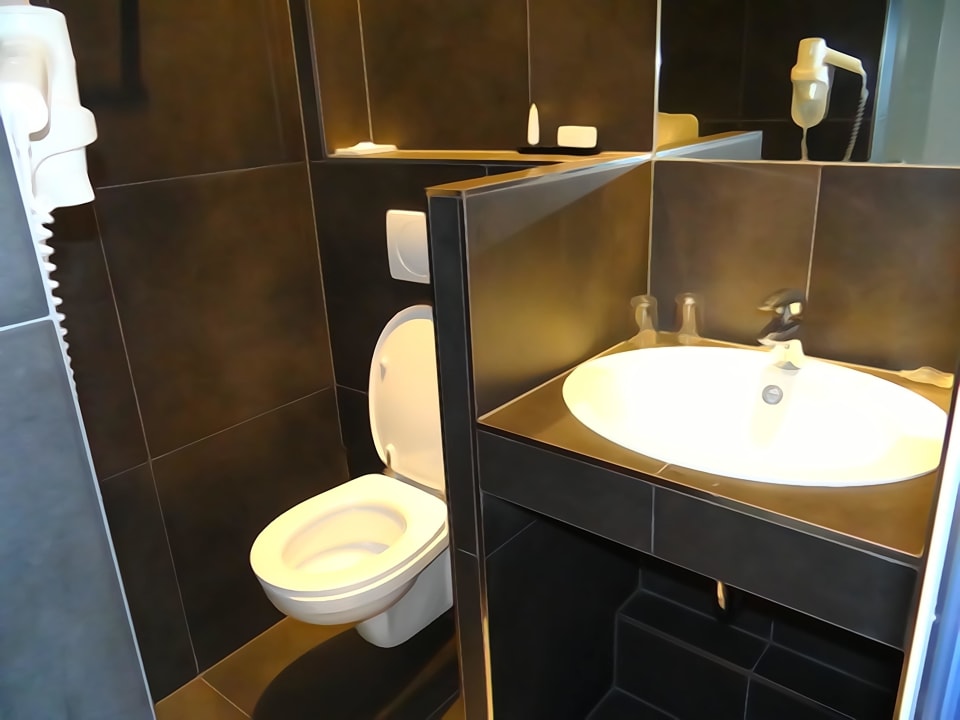 Kleines und enges Badezimmer Grand Hotel de Vianden