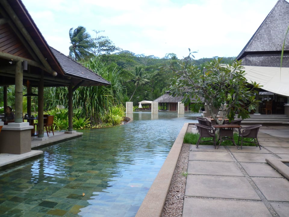 Becken neben Restaurant Constance Ephelia