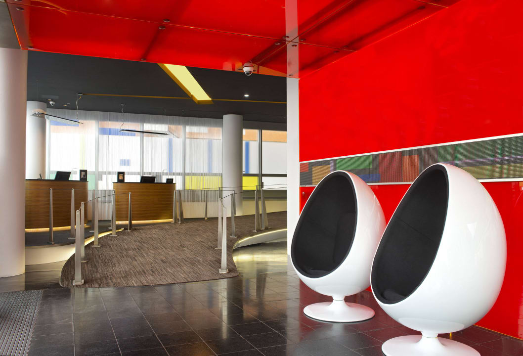 Rezeption INNSiDE by Meliá Düsseldorf Hafen