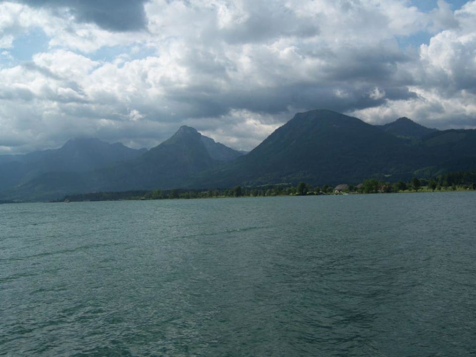 Wolkenhimmel über dem Wolfgangssee Gasthof Falkenstein