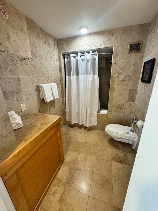 Zimmer Grand Naniloa Hotel, a Doubletree by Hilton