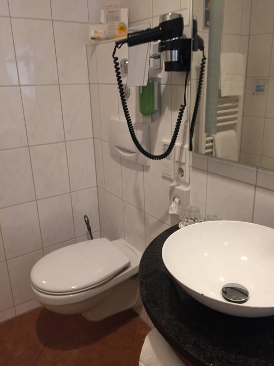 Der Rest vom Bad BLOCK Hotel & Living