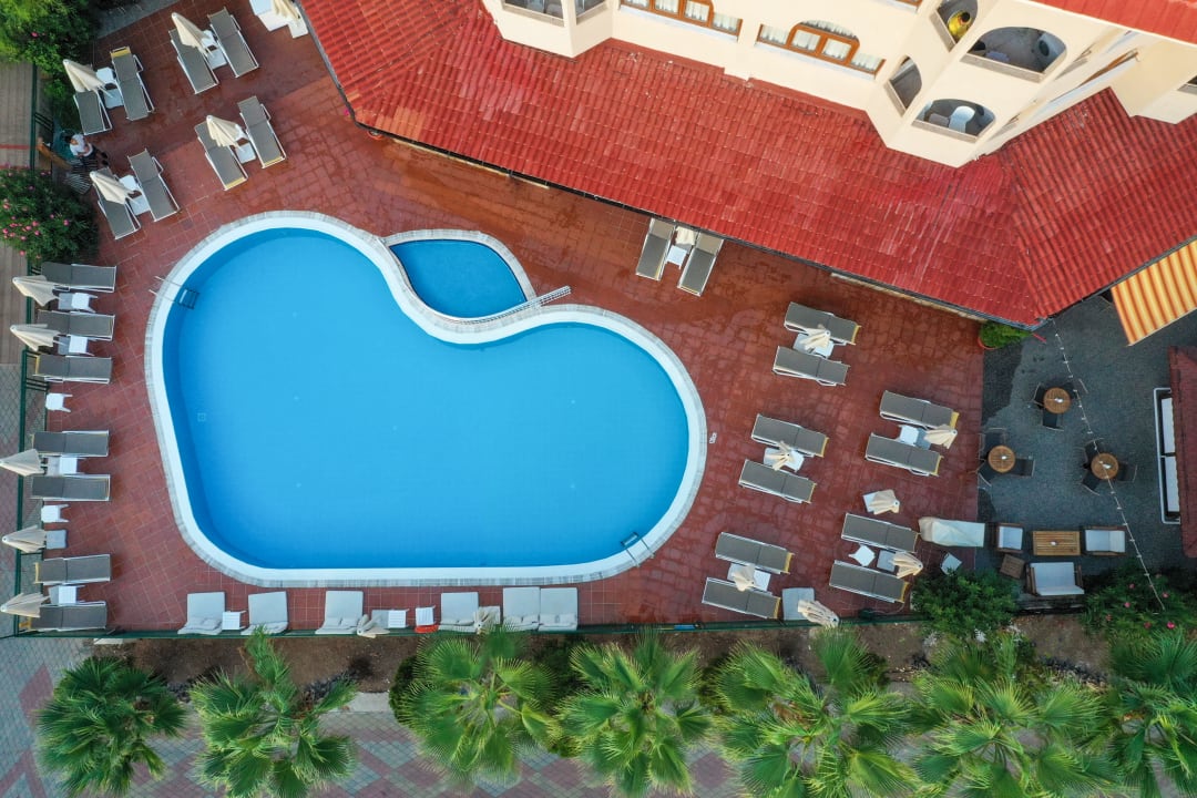 Pool Fortuna Beach Hotel