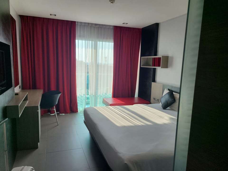 Zimmer Neon Pantong ex At Patong Hotel