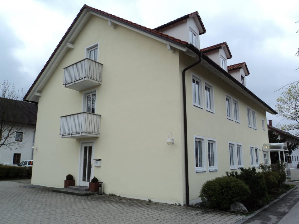 Außenansicht vom Parkplatz Landhotel Eschenhof