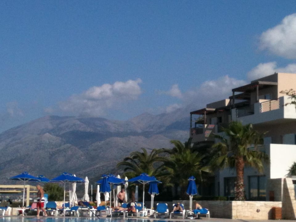 Von der Poolliege aus  Grand Hotel Holiday Resort