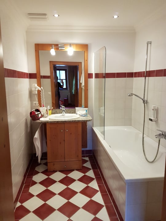 Badezimmer Kinderzimmer Familien - Suite 45m3 Stammhaus POST Family Resort