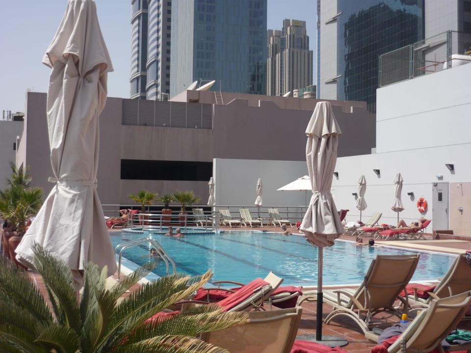 Pool Rose Rayhaan by Rotana