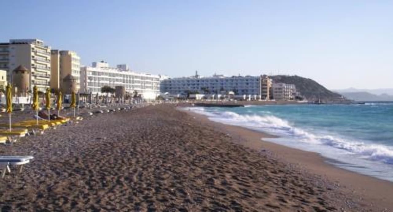 Weststrand mit Mitsis Hotels La Vita und Grande Mitsis Grand Hotel