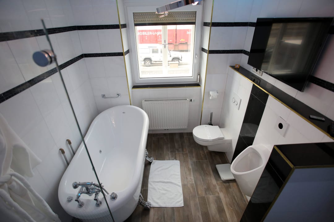 Bad vom Westernzimmer Hotel Höckner Plaza