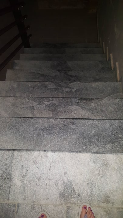 Treppe zum Zimmer.  Istion Club & Spa