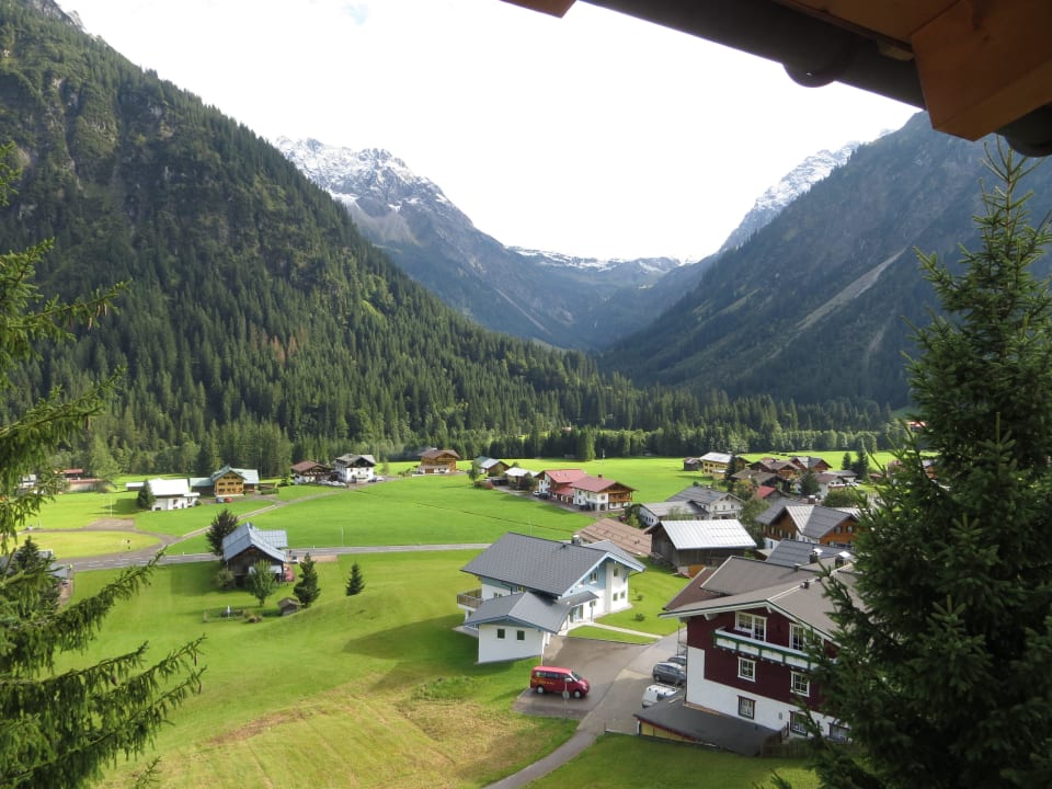 Vom Balkon Der Kleinwalsertaler Rosenhof