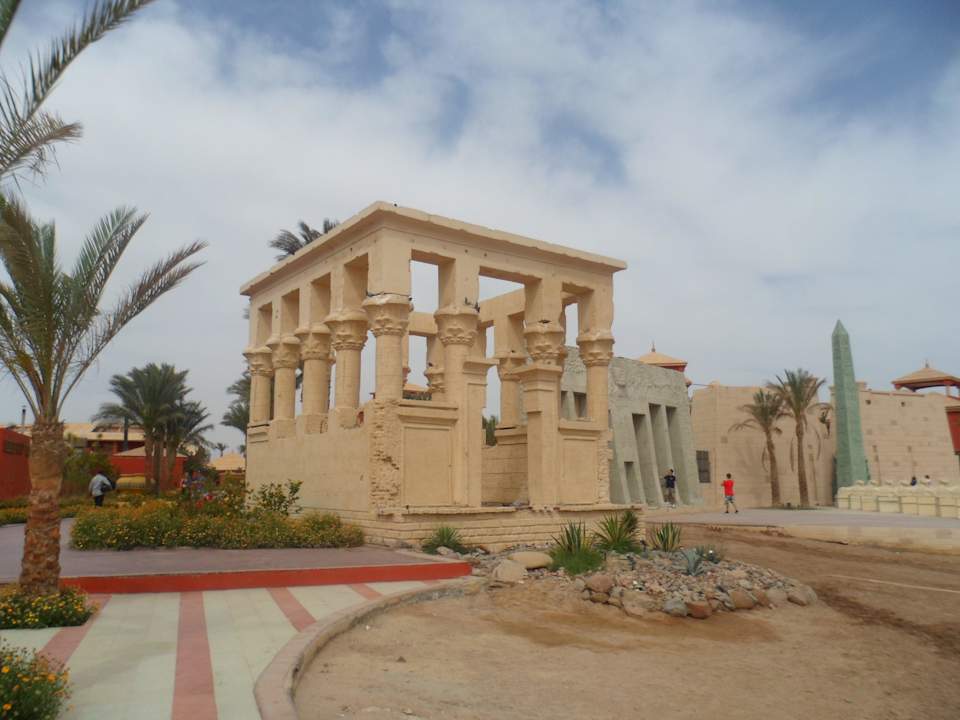 Teil vom Theater Pickalbatros Alf Leila Wa Leila Resort - Neverland Hurghada