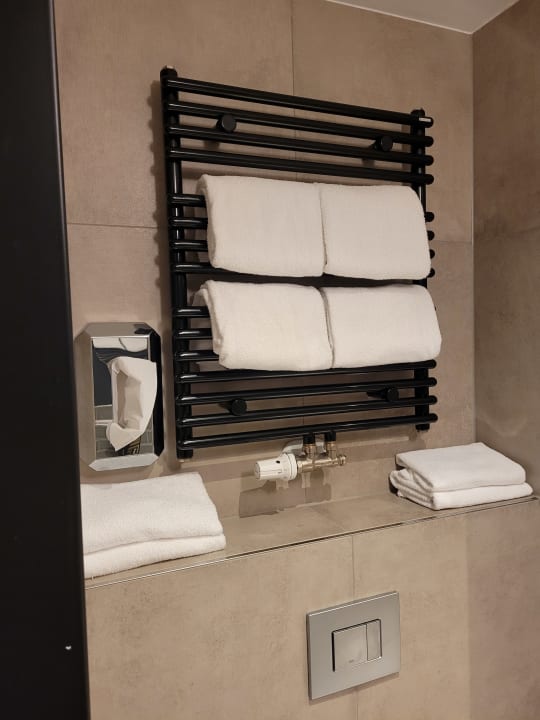 Zimmer Schulz Hotel Berlin Wall at the East Side Gallery