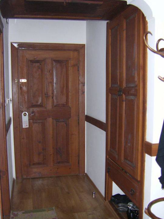 Flur mit Einbauschrank Şevki Bey Hotel