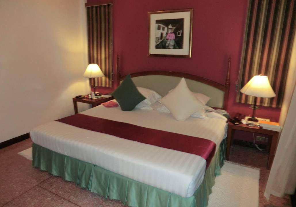 Bett in der Juniorsuite Hotel The White House