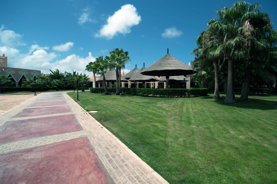 Weg zum Hauptrestaurant und zur Lobby Hotel Riu Funana
