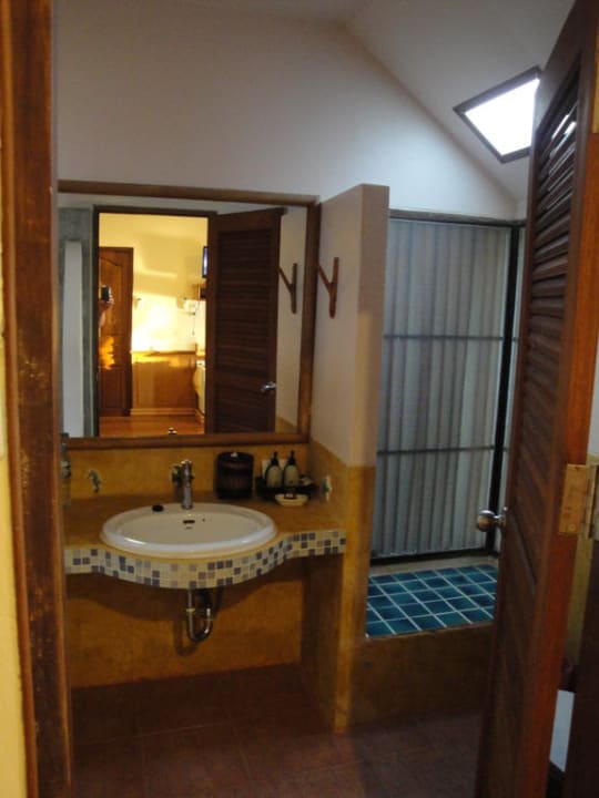 Bad Hotel Moonlight Bay Resort