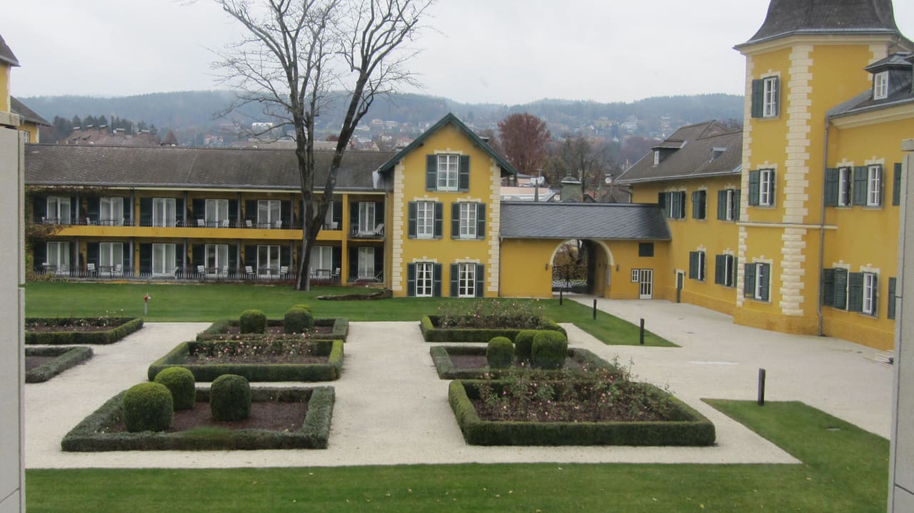 Innenhof Falkensteiner Schlosshotel Velden