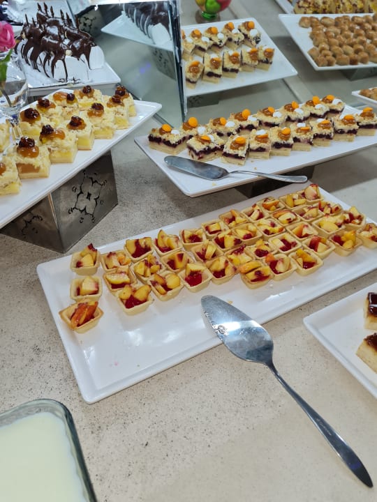 Gastro Side Breeze Hotel