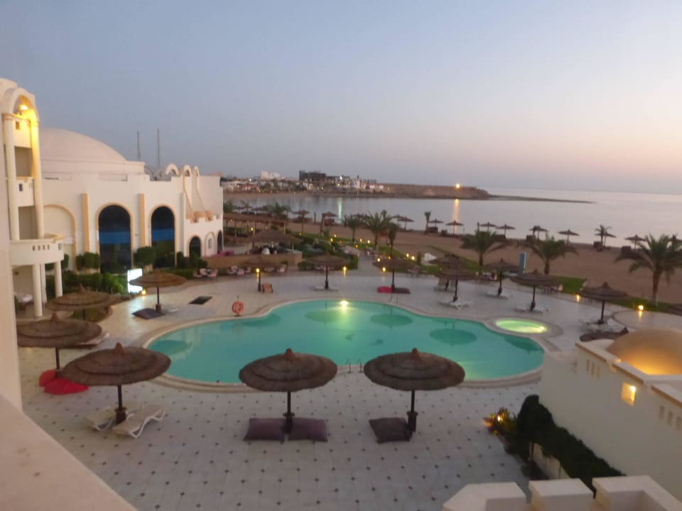 Blick auf Pool und Bucht Coral Sun Beach