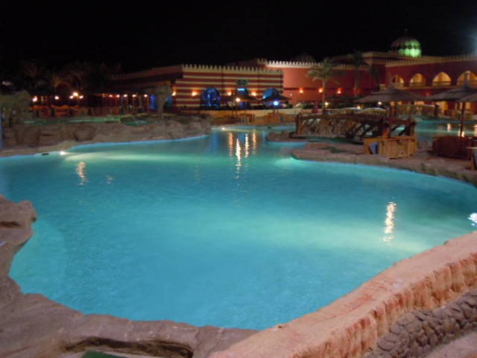 Aktivpool bei Nacht Pickalbatros Alf Leila Wa Leila Resort - Neverland Hurghada