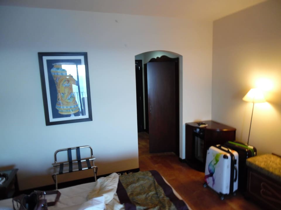Bett Richtung Eingang Baia Taormina - CDSHotels