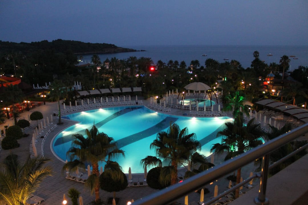 Ausblick bei Nacht Saphir Resort & Spa