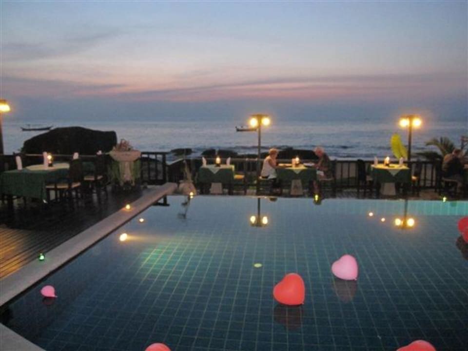 Dinner am Pool und Strand Khaolak Wanaburee Resort