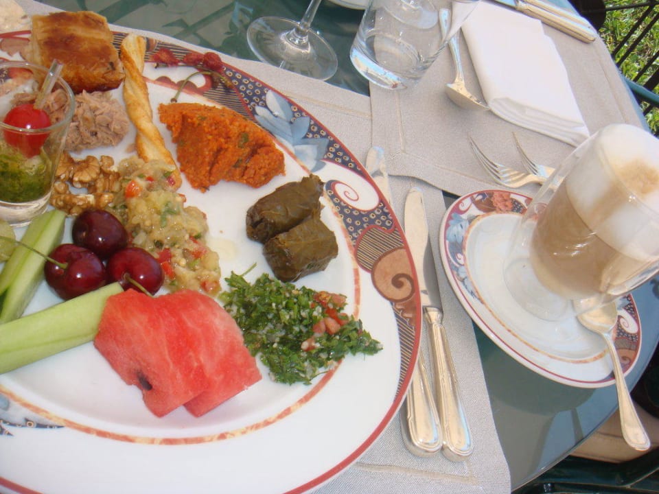 Frühstück auf der Terrasse Ciragan Palace Kempinski Istanbul