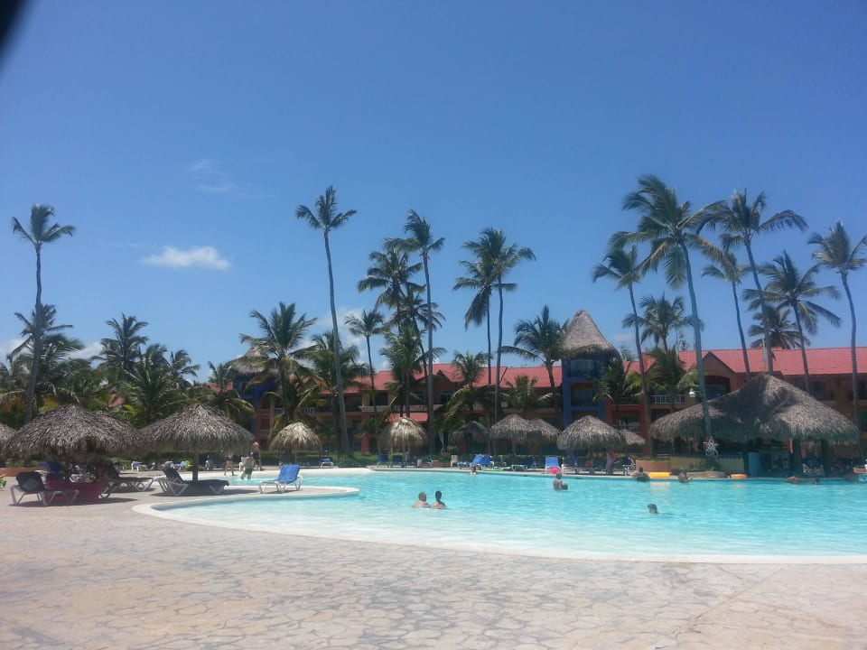 Party Pool  Punta Cana Princess All Suites Resort & Spa