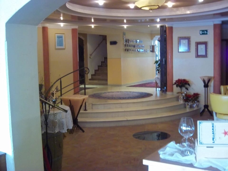 Weg zu den Zimmern Wellnessresort Vier Jahreszeiten