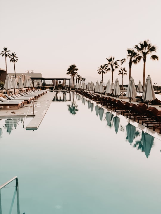 Pool The Royal Senses Resort, Curio Collection by Hilton