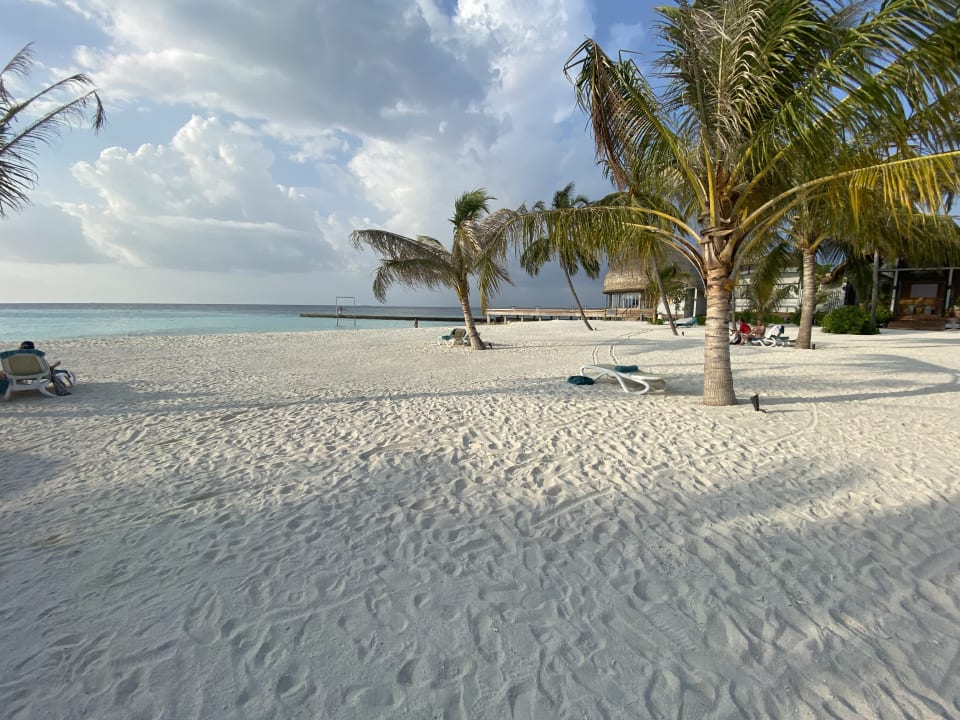 Strand Outrigger Maldives Maafushivaru Resort