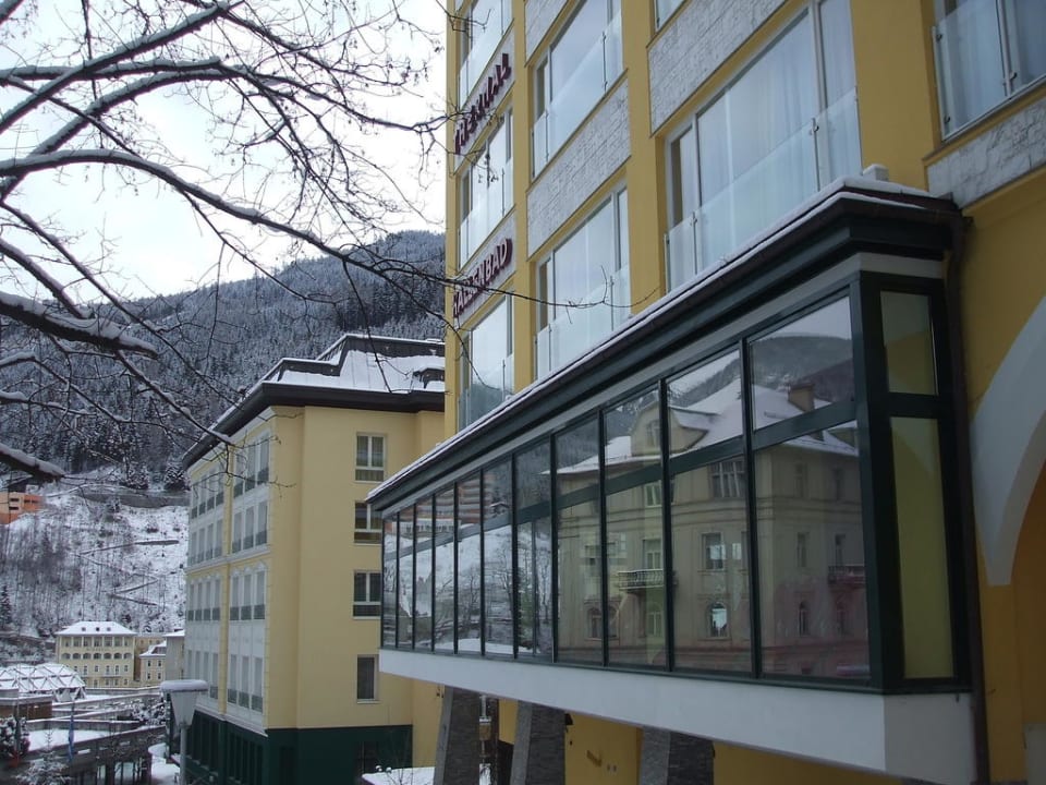 Ein Teil der Vorderfront vom Hotel Elisabethpark Thermal Resort Hotel Elisabethpark