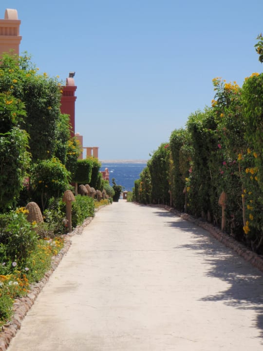 Weg zum Strand Charmillion Gardens Aquapark