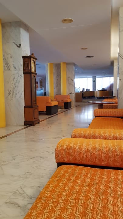 Übergang von der Lobby in die Bar und zur Direktion Hotel & Spa S'Entrador Playa