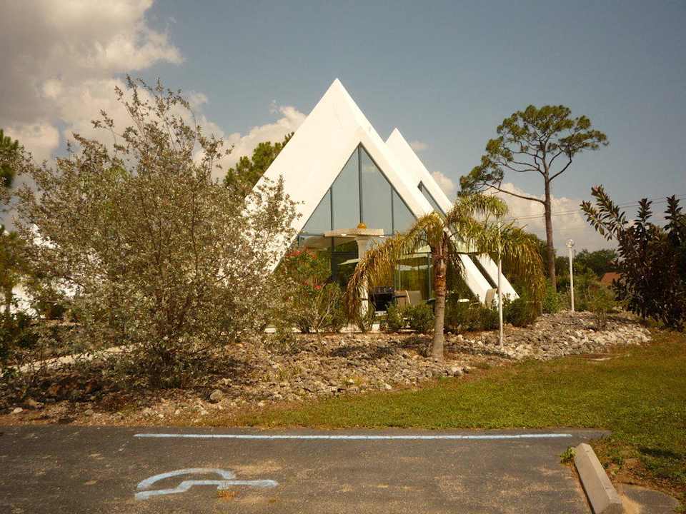 Pyramidenhaus2 Pyramids in Florida