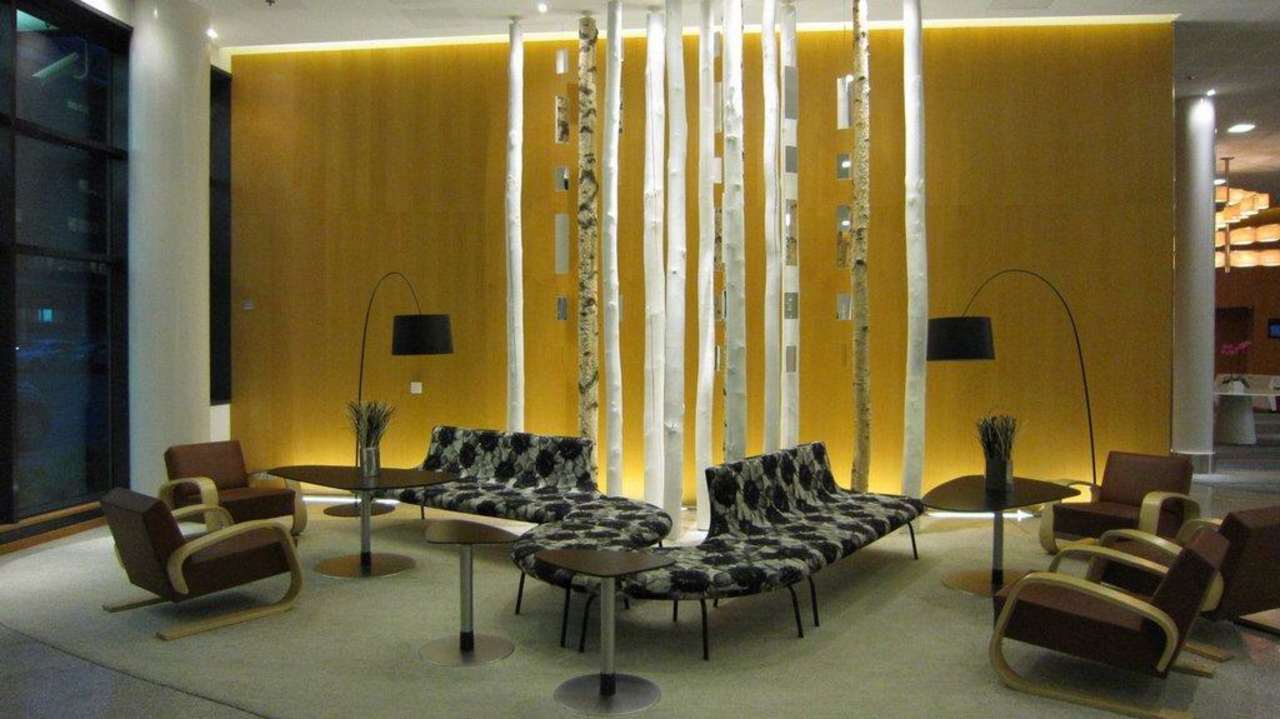 Lobby Hilton Helsinki Airport