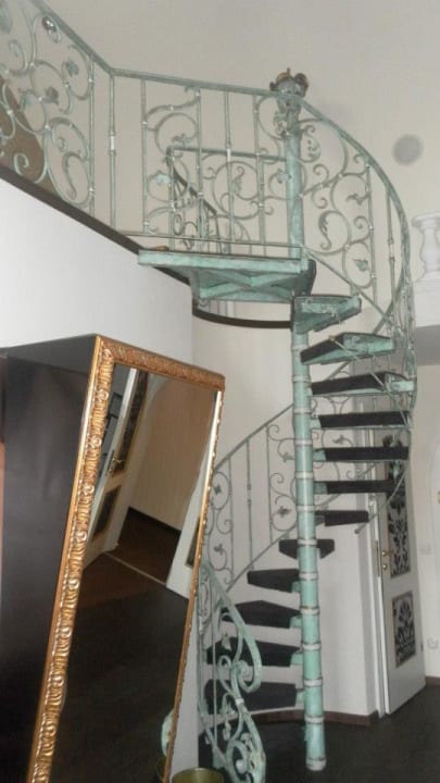 Die Wendeltreppe zur Badewanne Bergergut - Das Genießerhotel für Paare