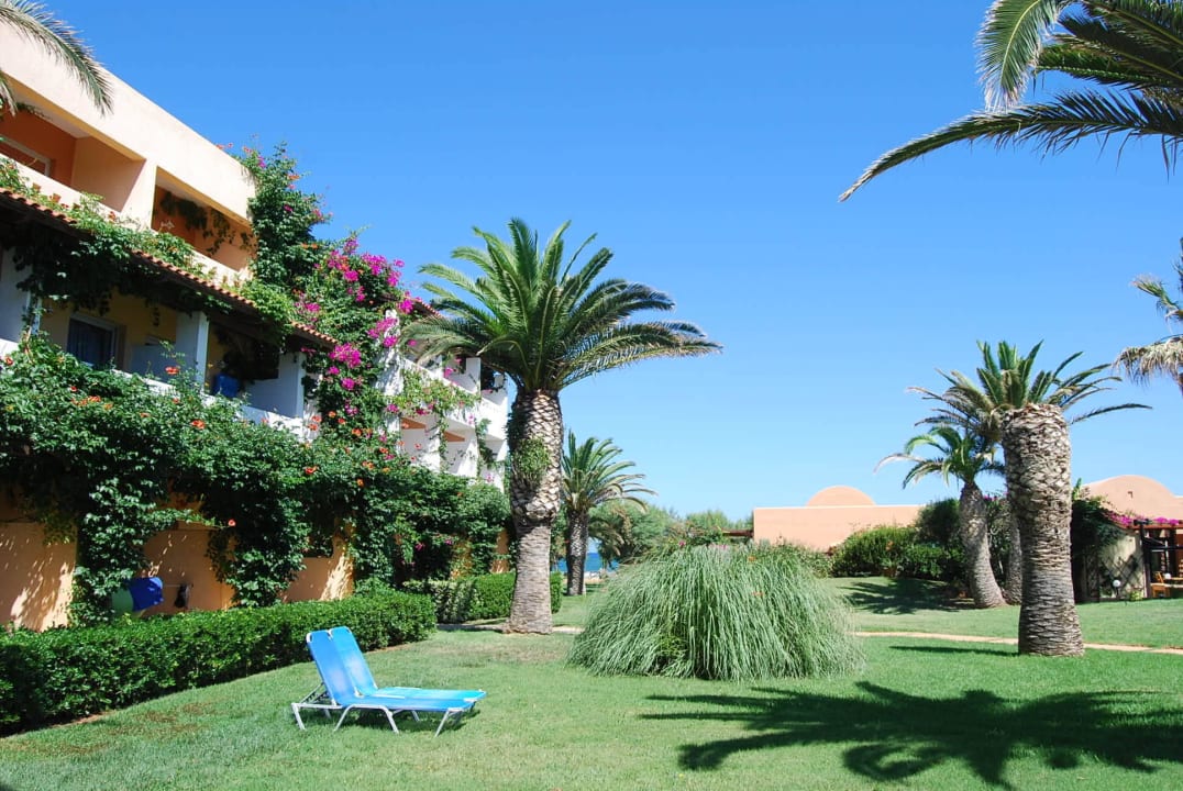 Großzügiger Garten Anissa Beach & Village