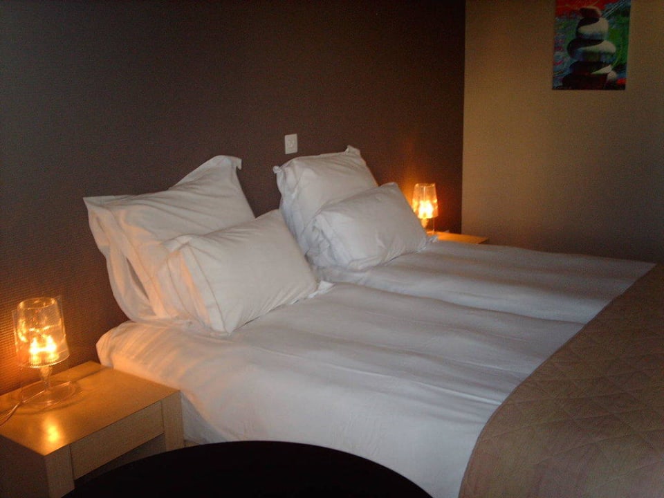 Zimmeransicht - Betten Napa Mermaid Hotel & Suites