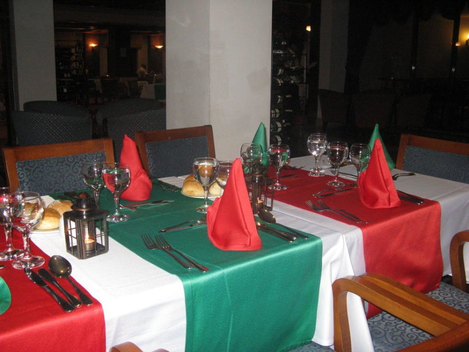 Tischdeko im italienischen Restaurant Alba Resort Hotel