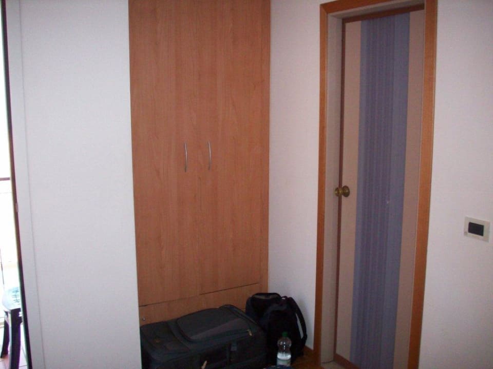 Schrank Hotel Bellevue