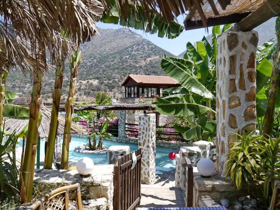 Pool Stone Village Petrino Horio