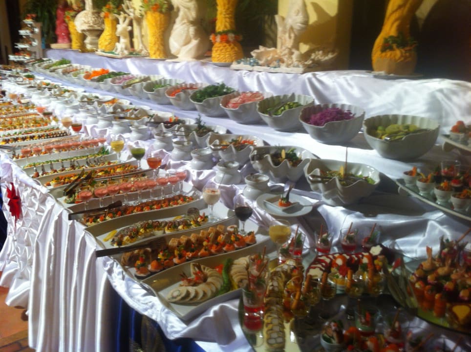 Weihnachtsbuffet - Salate und und und Jaz Makadi Oasis Resort