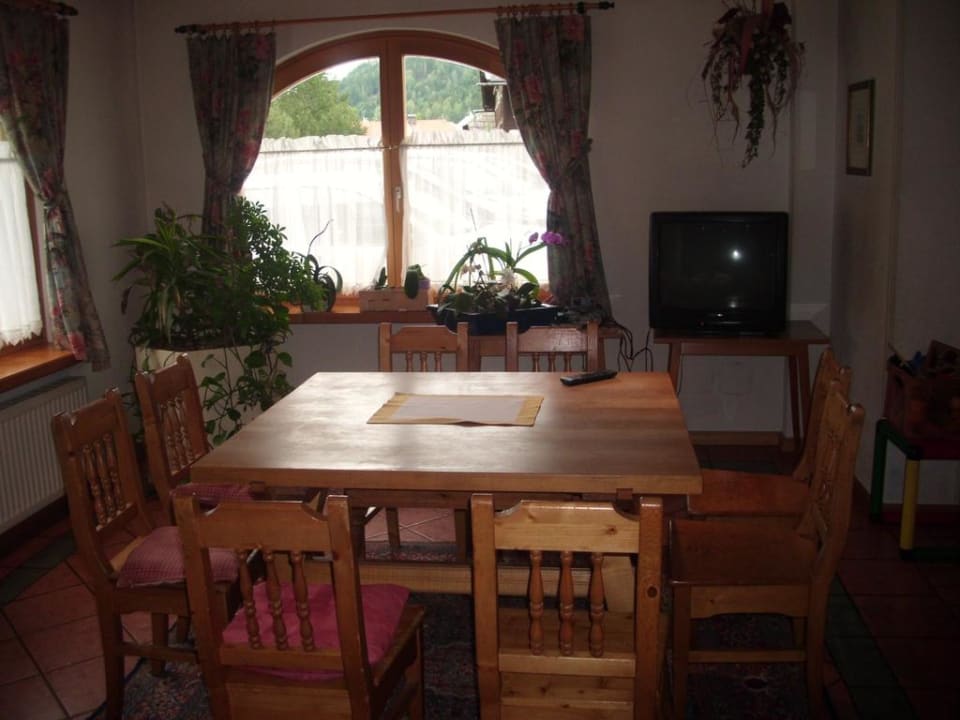 Lobby/Aufenthaltsbereich. Super Massivholzmöbel! Guesthouse Dalnig