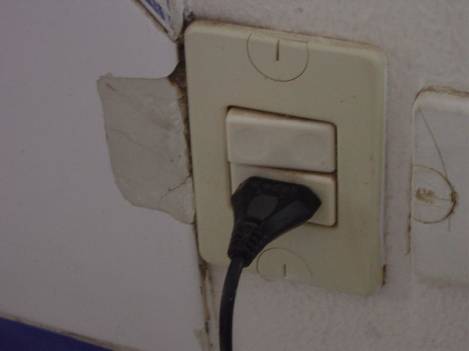 Gefährliche Steckdosen Hotel Los Patios