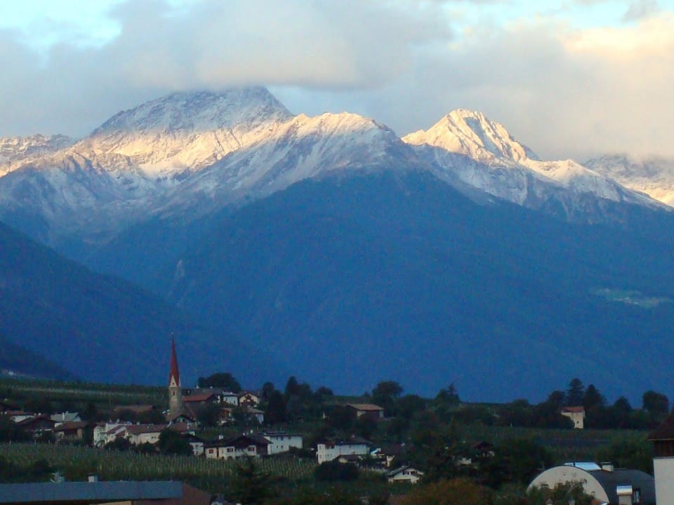 Sonnenaufgang vom Balkon aufgenommen TYROL family retreat