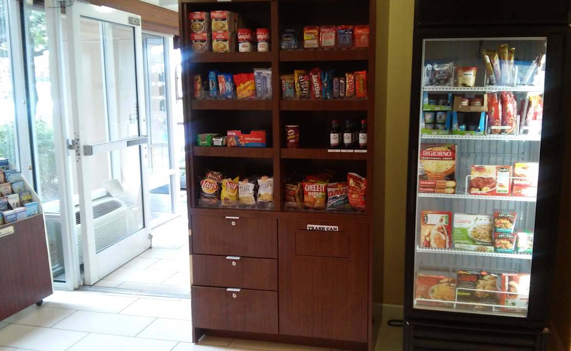 Convenience shoppe Hotel Fairfield Inn- by Marriott Fayetteville